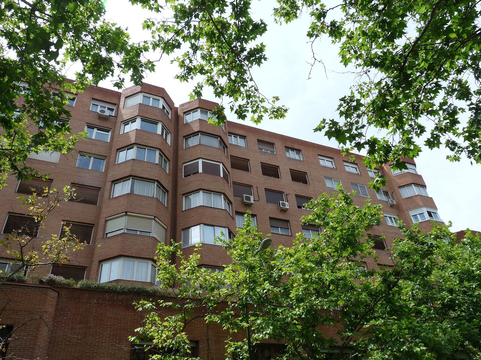¿Apartamento entero o habitación? Cómo elegir alojamiento en Madrid