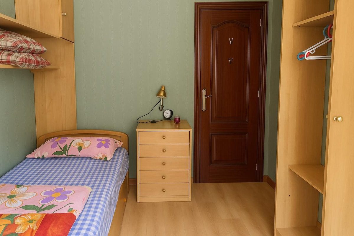 Habitación individual con balcón en Usera — foto 2